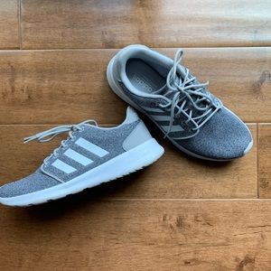 Women’s ADIDAS Cloudfoam sneakers